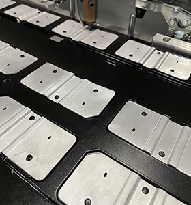 動力電池側板多層熱壓機